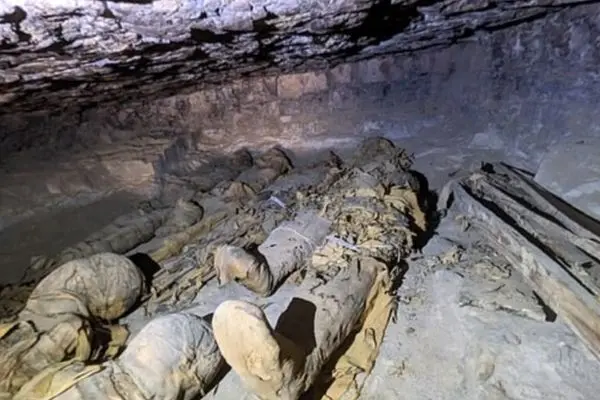کشف «شهر مخفی مردگان»/۳۰۰ مقبره باشکوه و گنجینه‌های ۴۵۰۰ ساله / عکس