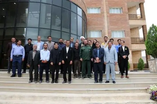 تعدادی از نخبگان و مسئولان استان چهارمحال و بختیاری از پتروشیمی لردگان بازدید کردند