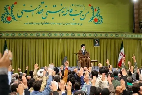 رهبر انقلاب: کمبودهای زیادی داریم اما کشور در حال پیشرفت است

