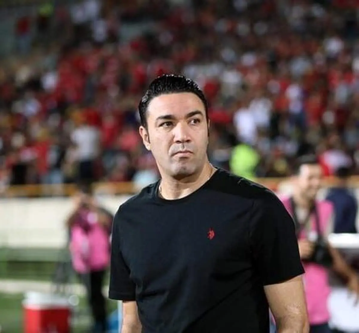 حرکت جنجالی نکونام با لباس جنجالی اش در پایان بازی مشکوک آزادی!