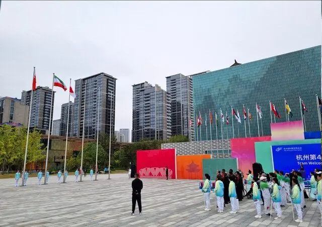 پرچم ایران در دهکده بازی‌های پاراآسیایی به اهتزاز درآمد + عکس