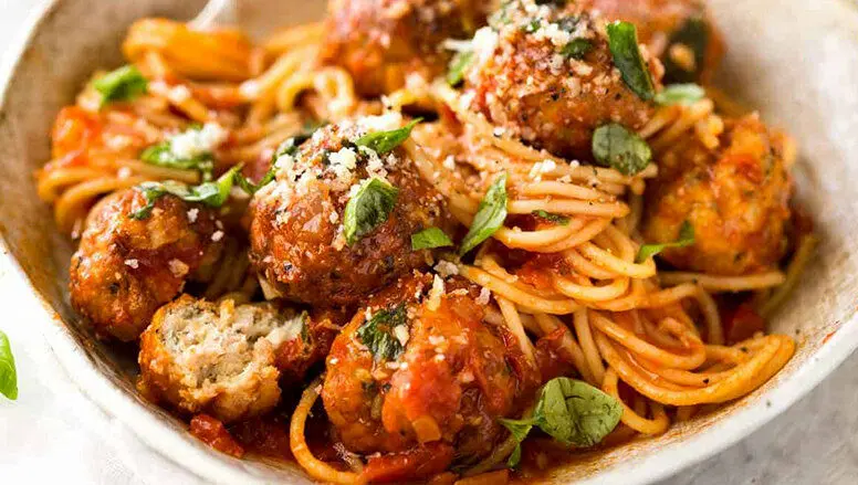 طرز تهیه اسپاگتی میت بال با سس مخصوص
