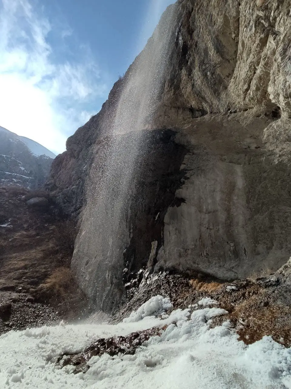 از غرب تهران ۳ کیلومتر به شرق به این آبشار زیبا خواهید رسید