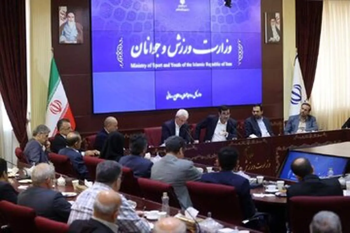فرار به جلوی مهدی تاج / فدراسیون فوتبال مسئول ورزشگاههانیست