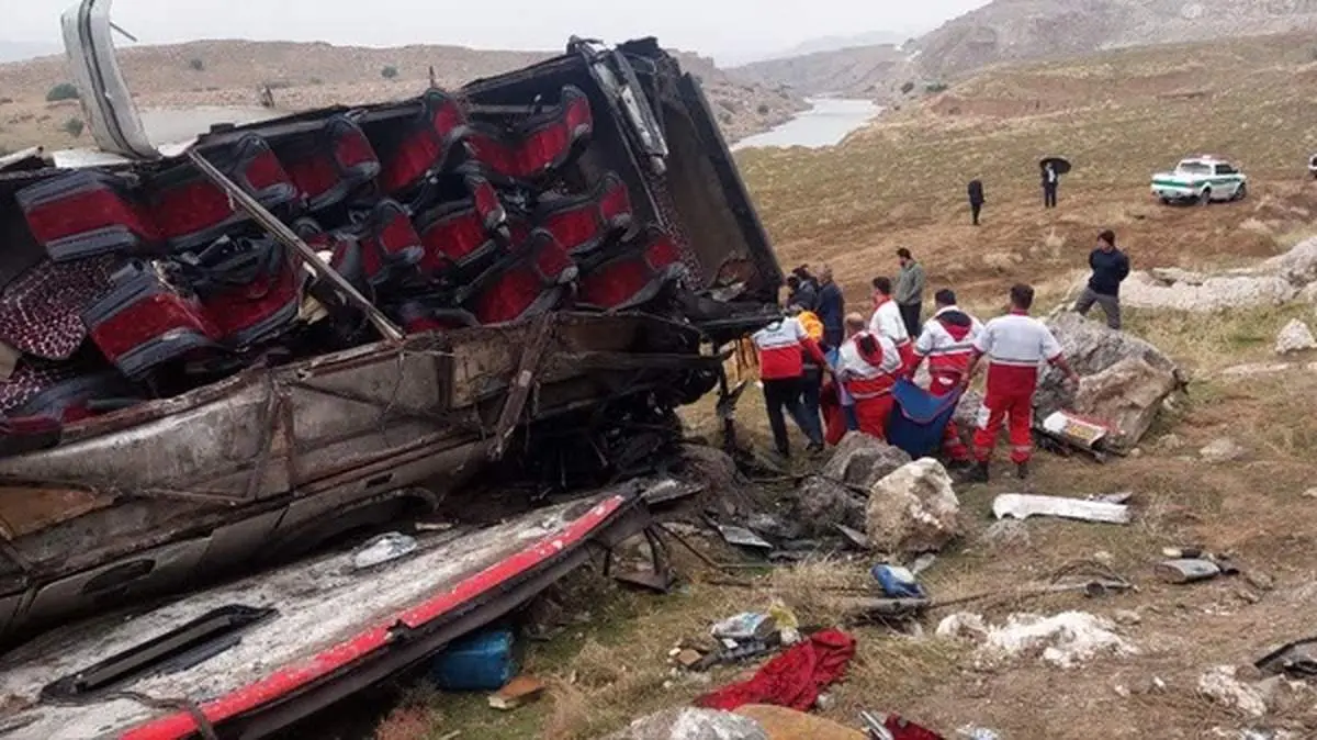 پرونده قضایی برای حادثه سقوط اتوبوس در محور اهواز-کرمانشاه تشکیل شد