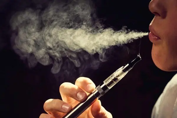 خطرات مرگبار مواد معطر موجود در سیگار الکترونیکی 