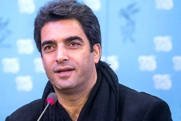 بوسه پر احساسِ منوچهر هادی بر گونه سوفیا