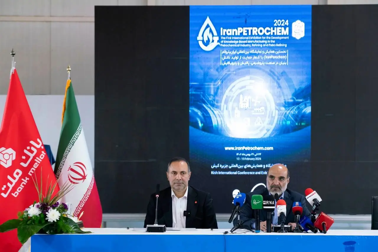 شرکت صنایع پتروشیمی خلیج‌فارس و بانک ملت در ایران پتروکم تفاهم‌نامه امضا کردند