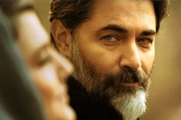 پارسا پیروزفر کارگردان سینما شد