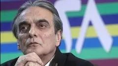 گریه جانسوز همایون ارشادی در مراسم ختم عباس کیارستمی/ ببینید