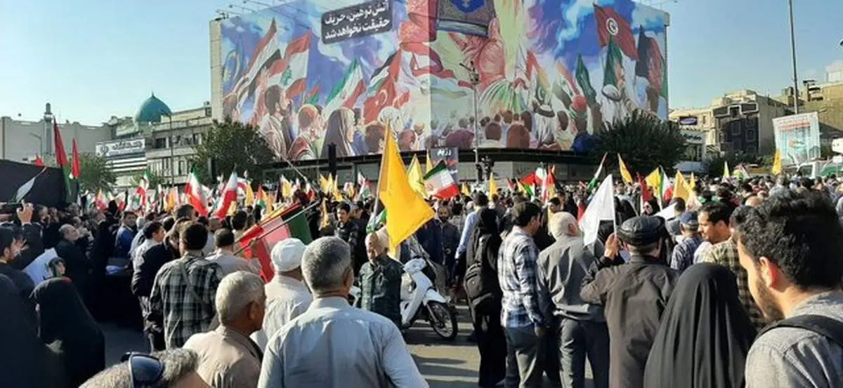 خشم و اندوه ایران؛ تجمع تهرانیها در میدان انقلاب