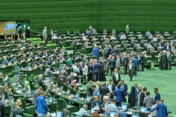 حمله به دولت از تریبون مجلس