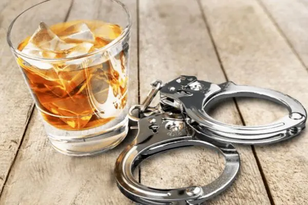 ۷ بازیگر مشهور با ۳۸ لیتر مشروب دستگیر شدند