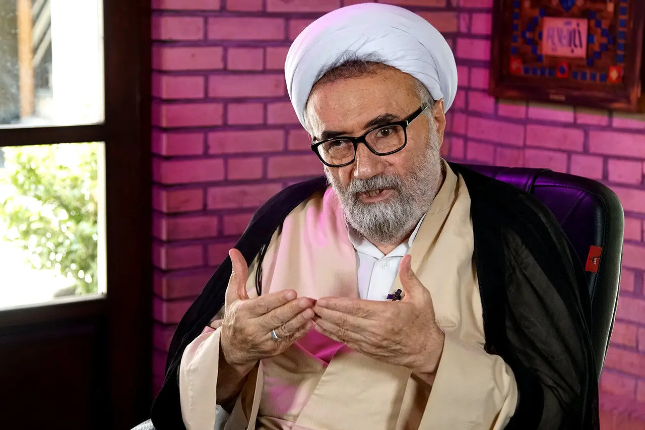 مدیرمسئول جمهوری اسلامی: تکلیف گروه های فشار را یکسره کنیم