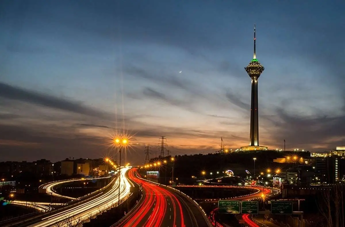 بنر خبرساز خیابان‌های تهران/دختران دوباره حذف شدند!