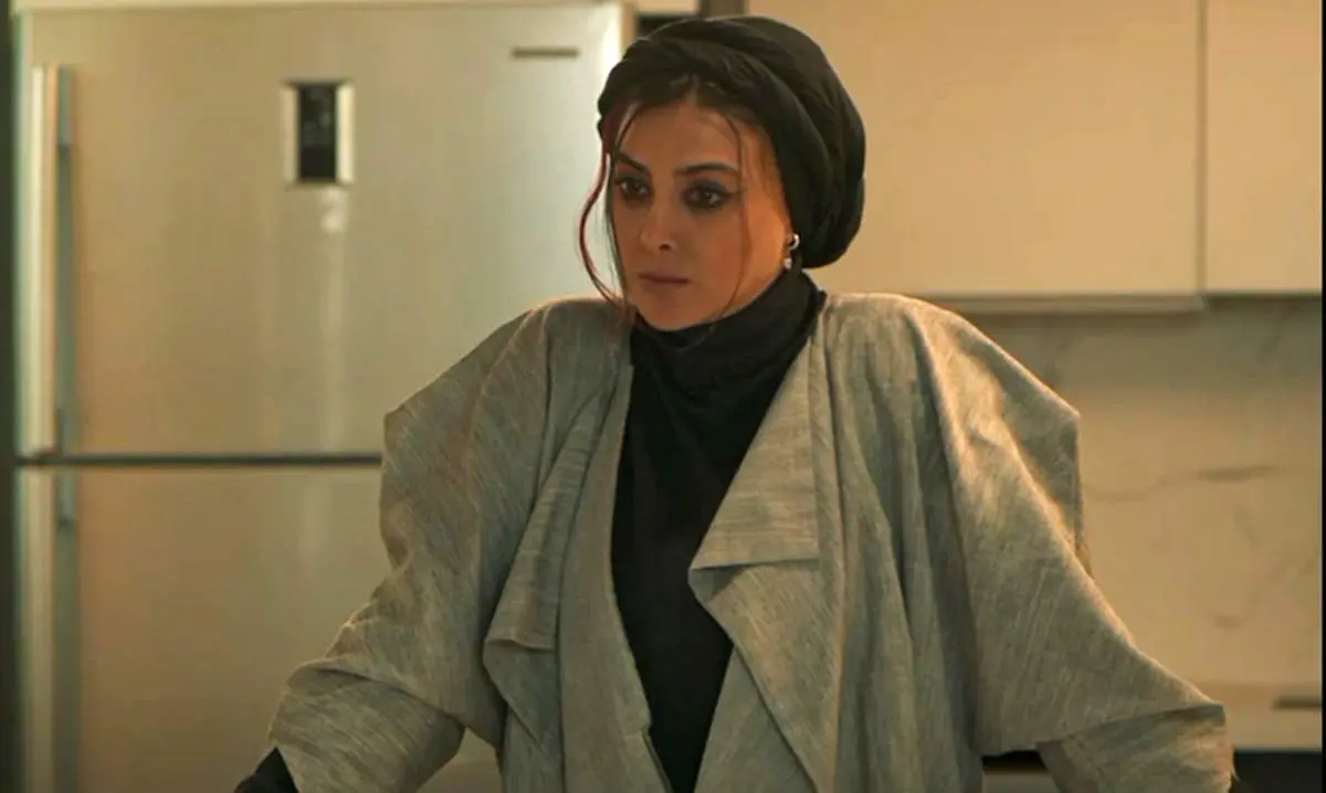 آزاده صمدی در نقش سمیرای زخم کاری/ فیلم