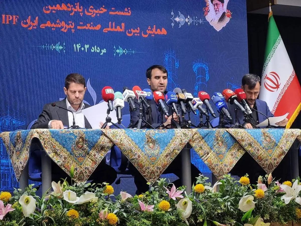 رونق تولید با فروش اعتباری محصولات پتروشیمی در بورس/جشن خاموشی گازهای فلر شرق و غرب کارون تا پایان ۱۴۰۴