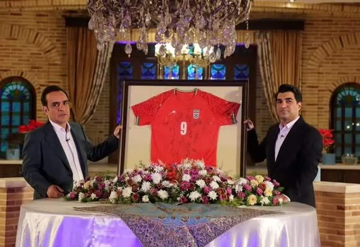 عکس/ طارمی با پیراهنش زندانی آزاد میکند