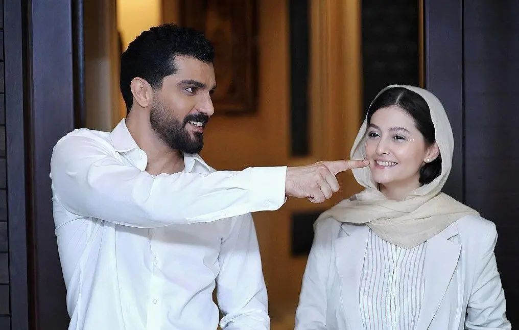ابراز علاقه سینا مهراد به پردیس احمدیه/ ببینید
