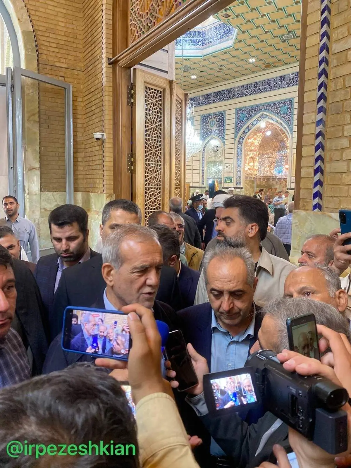 واکنش پزشکیان به افزایش محبوبیتش در جامعه/  از لطف مردم شگفتزده و سپاس گزارم