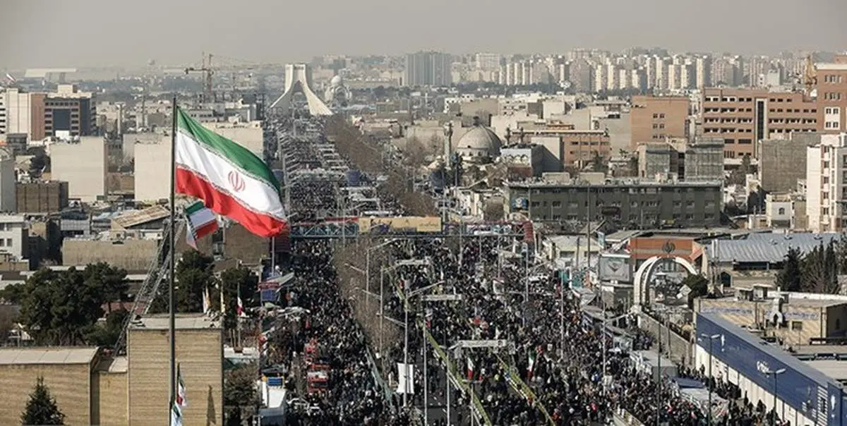 اتباع افغانستانی هم به راهپیمایی ۲۲ بهمن آمده بودند!+عکس
