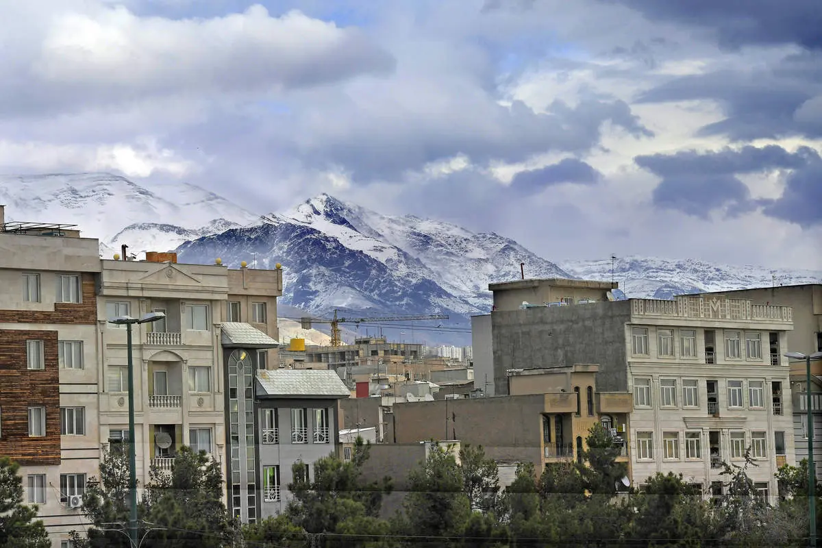 اولین برف پاییزی روی پیشانی تهران/ عکس