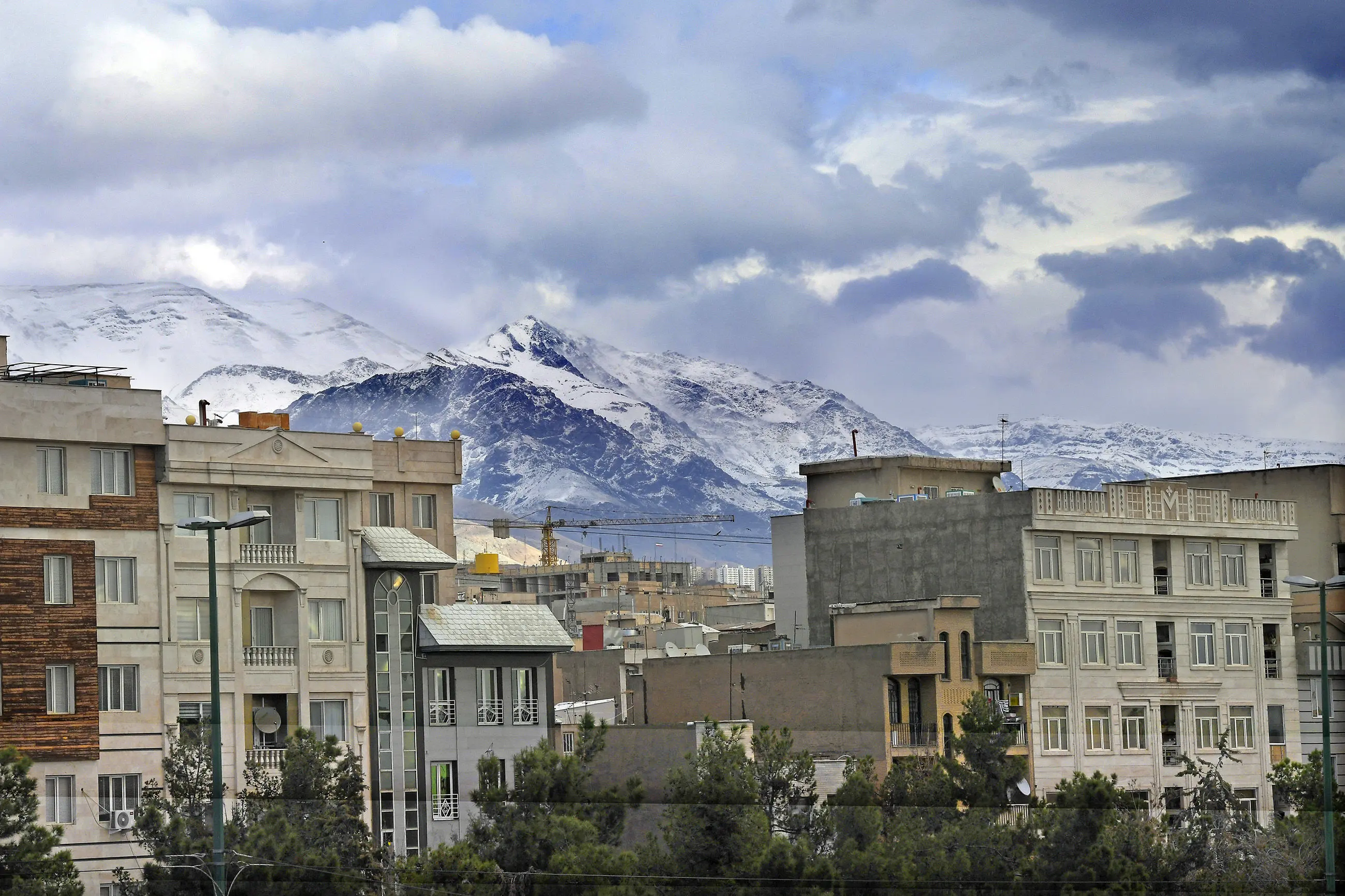 اولین برف پاییزی روی پیشانی تهران/ عکس 