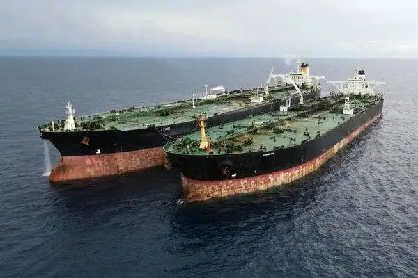 ابرنفتکش ایرانی توقیفی در اندونزی حراج شد