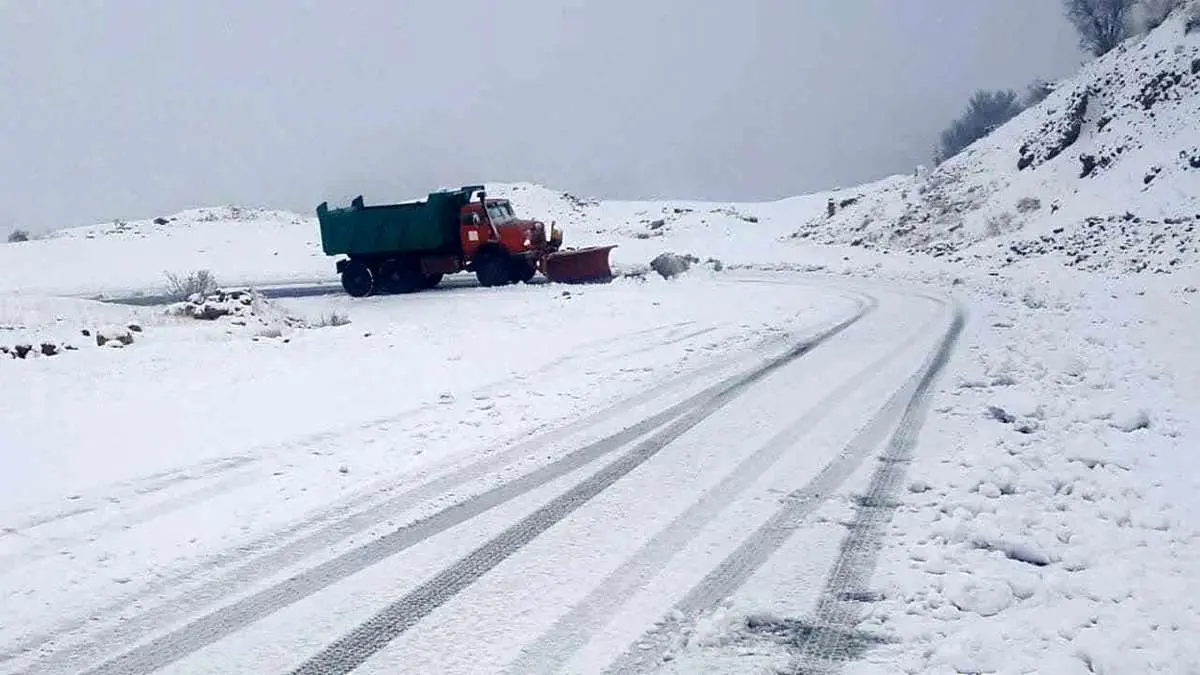 بارش شدید برف زمستانی جمعه و شنبه/ کولاک برف در جاده ها