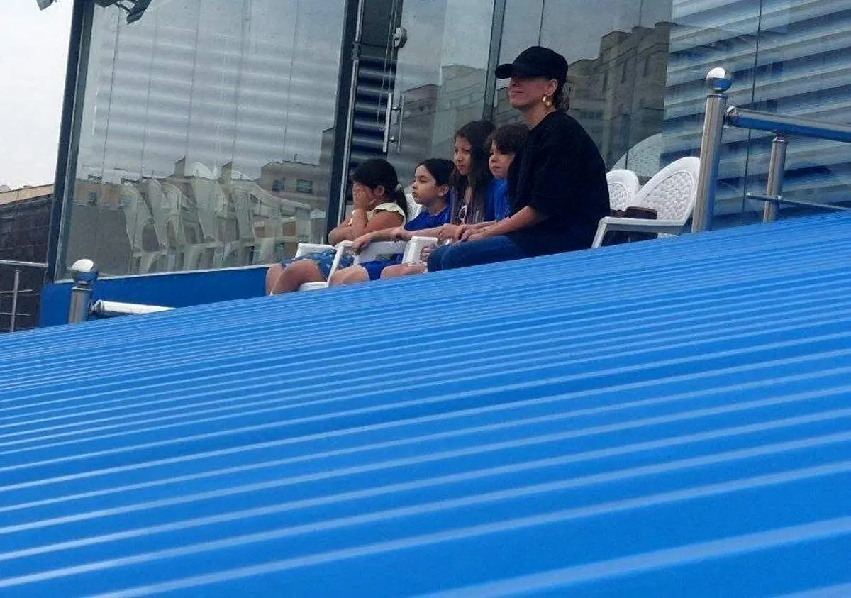 خانواده رافائل سیلوا و دختر نکونام در تمرین آبیها / عکس