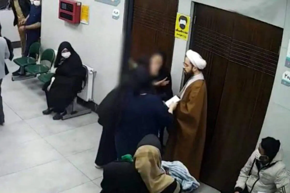 واکنش رئیس فراکسیون امر به معروف مجلس به عکس گرفتن طلبه قمی؛ آن بنده خدا درحال بازی با موبایل بود