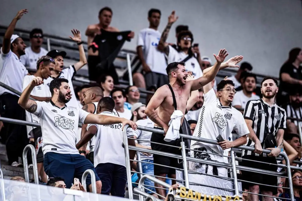 آتش زدن اتومبیل یک فوتبالیست 