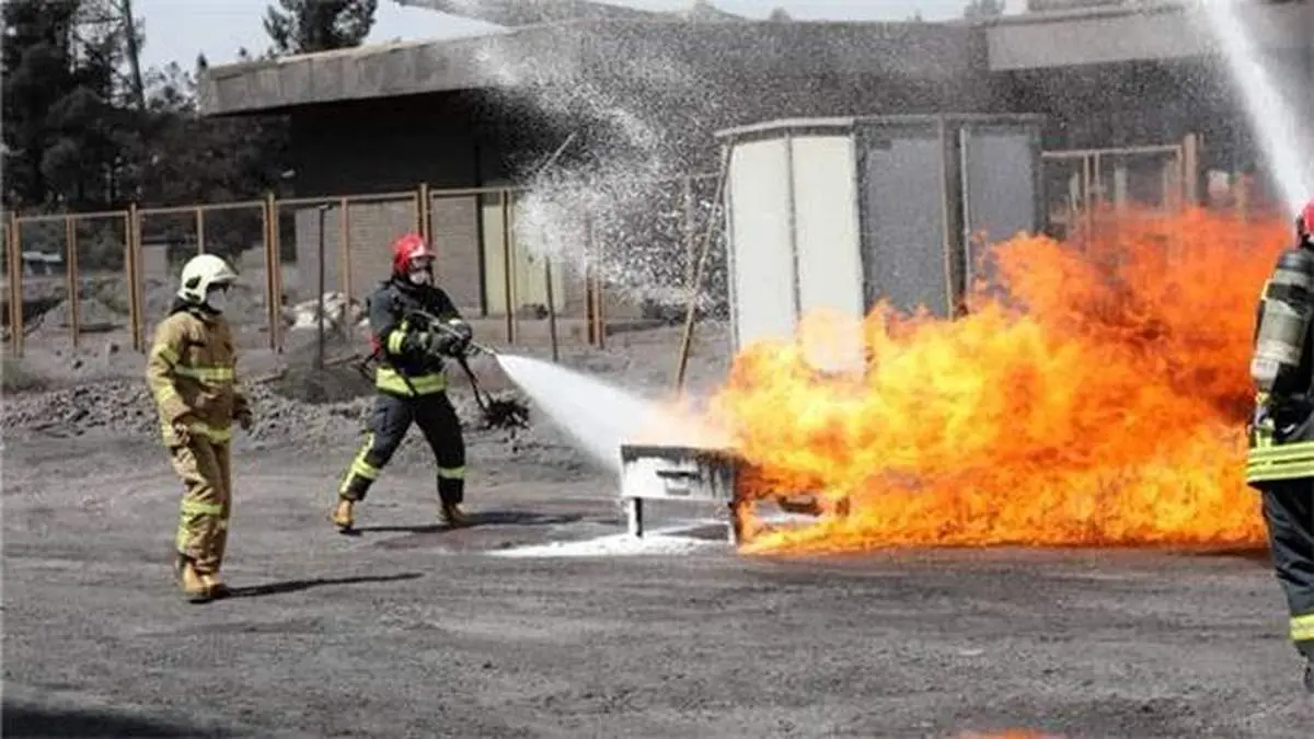 مانور آتش‌نشانی و امداد در گل‌گهر برگزار شد