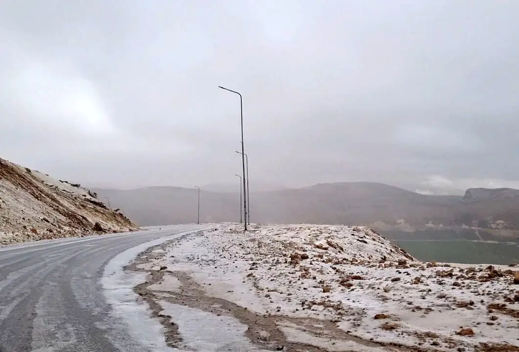 بارش شدید برف و مه گرفتگی در جاده های کشور/ آماده باش برای 23 استان