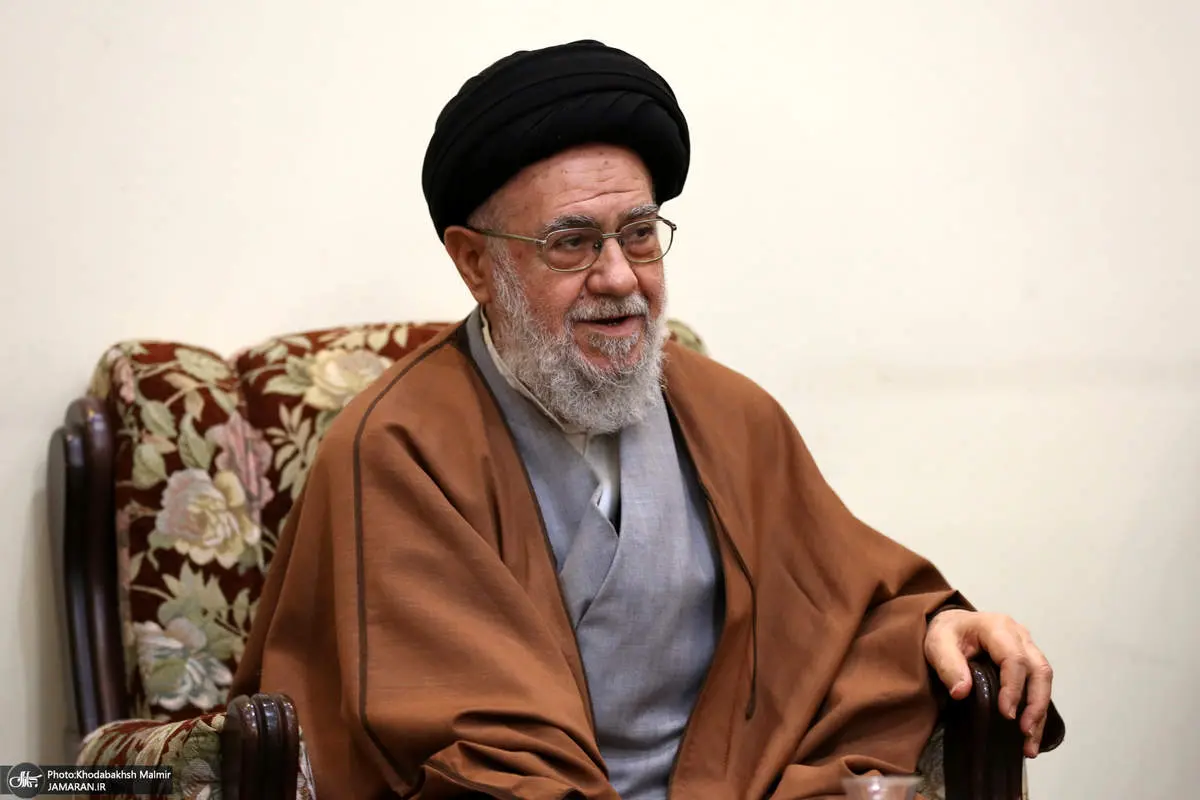 آنهایی که به خاتمی میتازند، خودشان ضرر میکنند
