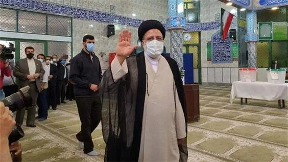 برای حل مشکلات مردم شب و روز نمی‌شناسم