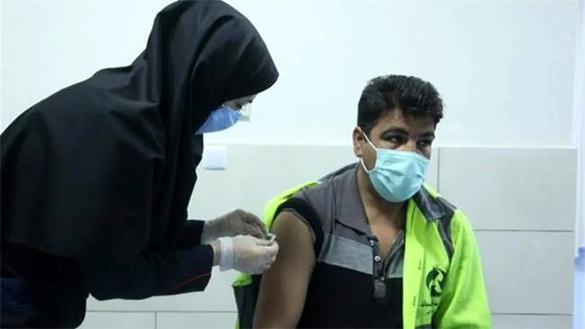 ادامه‌ی نگرانی‌ها از کمبود واکسن کرونا/ ضرورت افزایش سهمیه استان‌های جنوبی و شرقی/ واکسیناسیون تمامی افراد ۶۰ سال تا پایان ماه