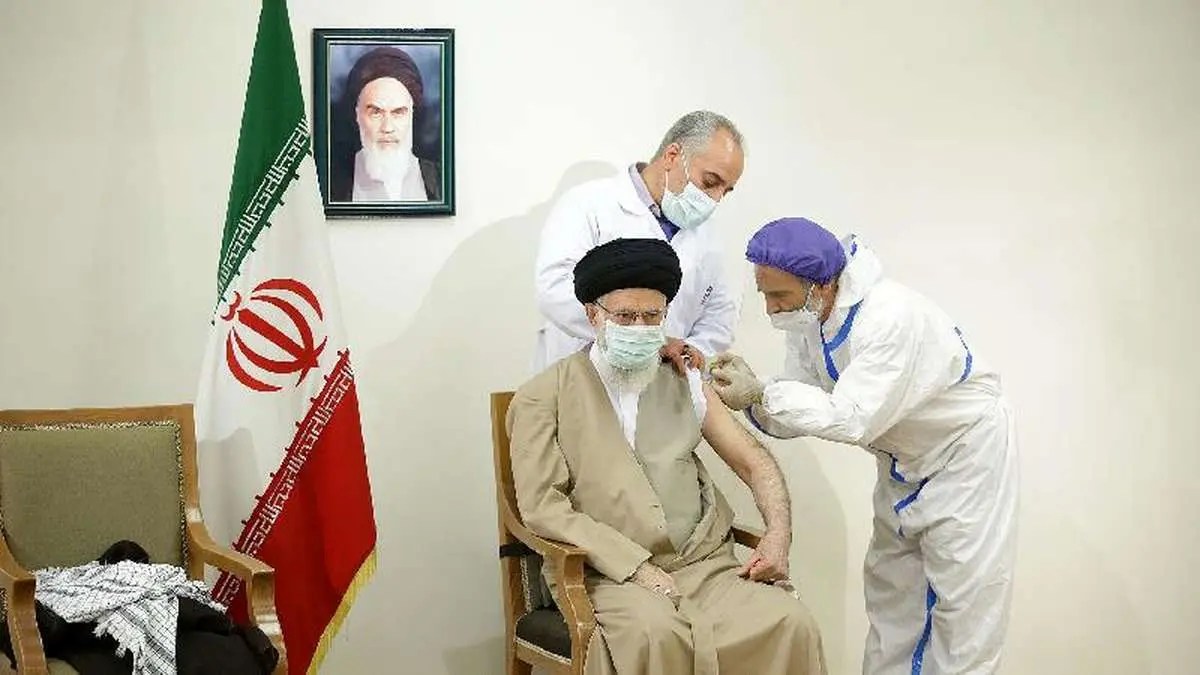 رهبر انقلاب دُز اول واکسن کوو ایران برکت را دریافت کردند