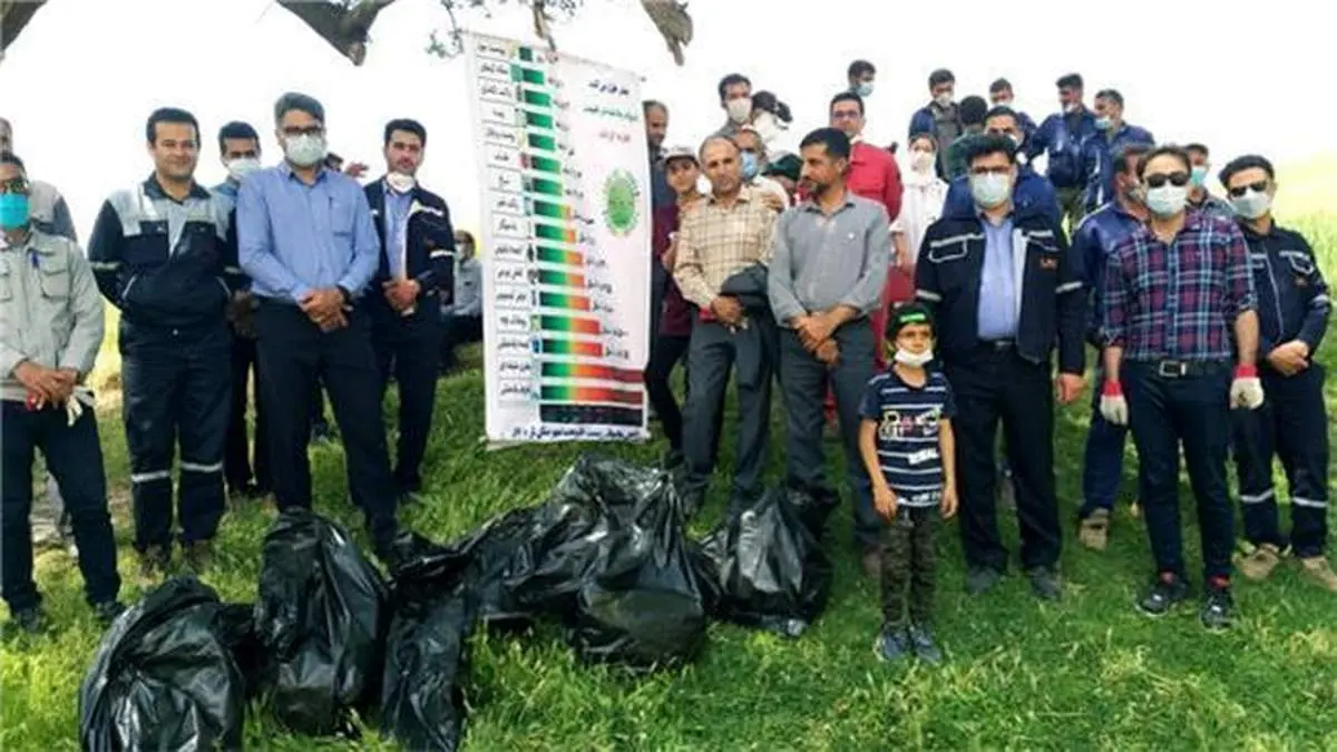 همکاری کارکنان پتروشیمی لردگان و مردم منطقه در پاکسازی چشمه‌ساران