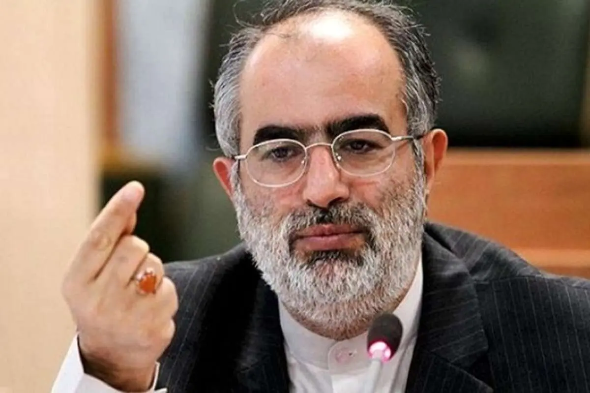 واکنش مشاور روحانی به جریمه نقدی بی حجابی: دلار زدایی‌تان را دیدیم حالا به ریال زدایی افتاده‌اید