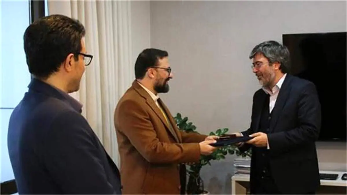 نقش تاثیرگذار روابط عمومی در تحقق اهداف بیمه رازی