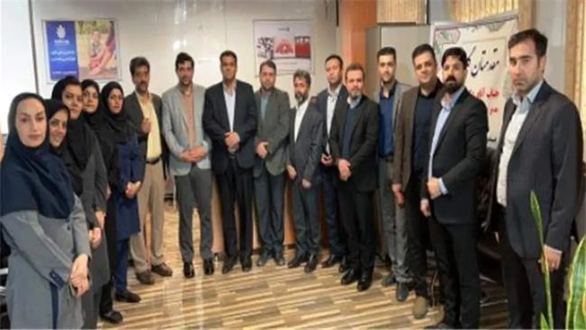 مدیرعامل شرکت بیمه حکمت از شعبه خرم آباد بازدید کرد