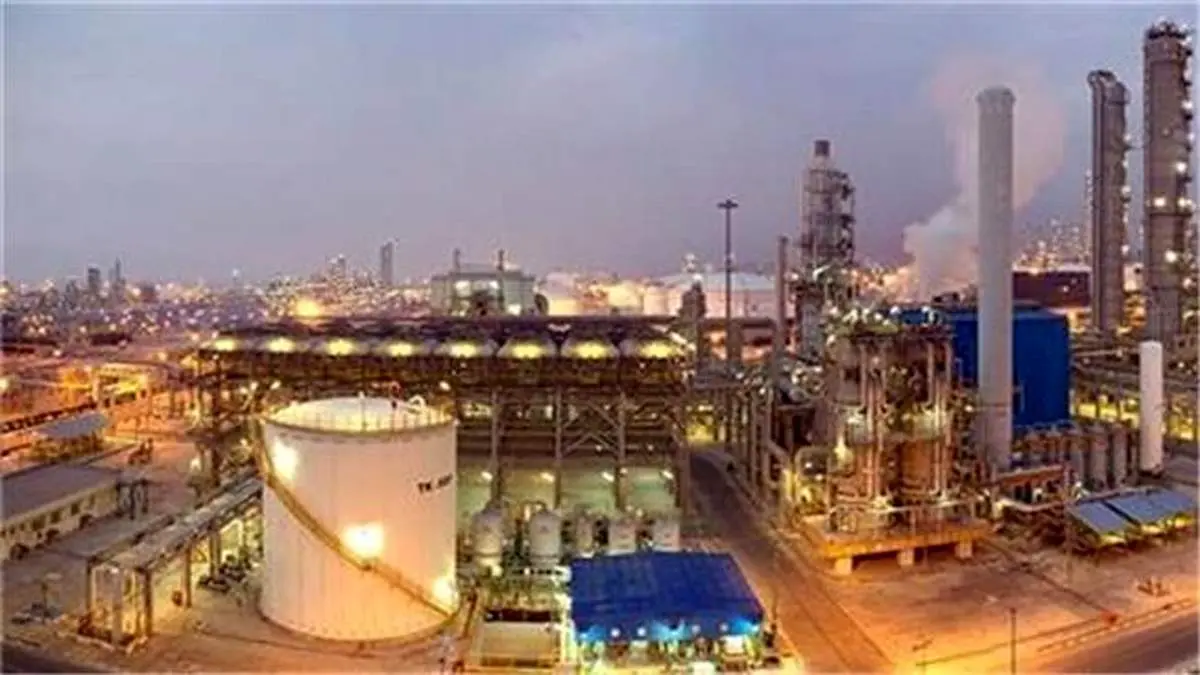 نشان عالی مدیر سال به مدیرعامل شرکت پتروشیمی زاگرس اعطا شد