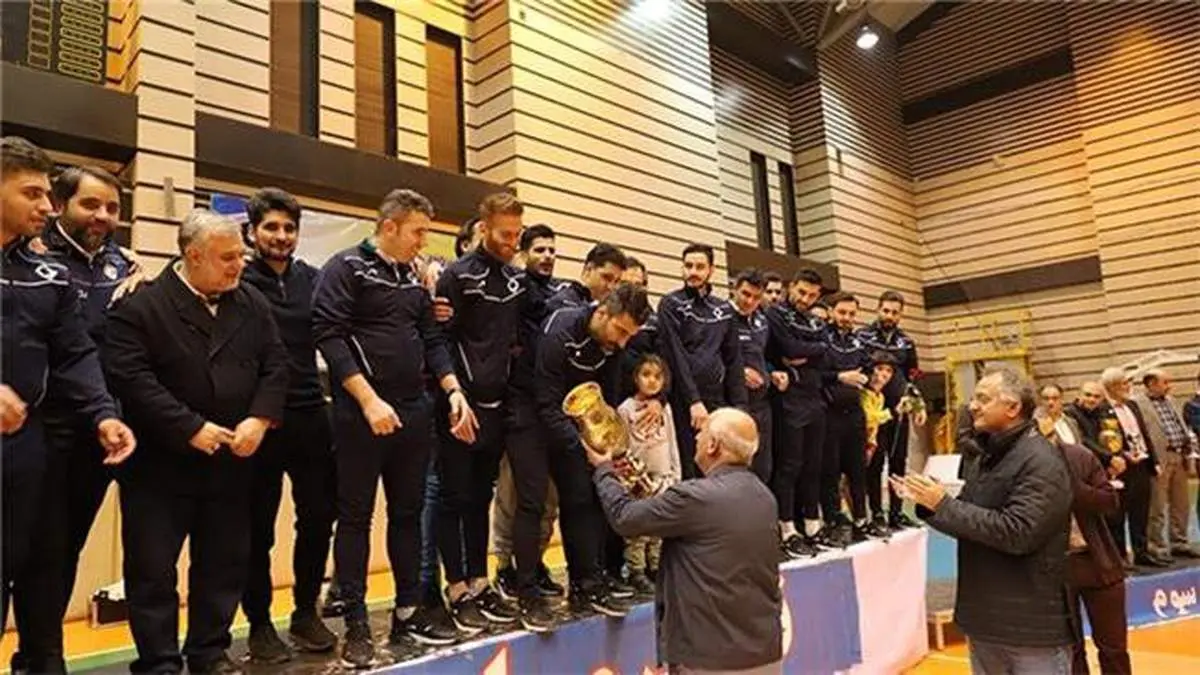 تیم فوتسال کارآفرین قهرمان جام صنعت بانکداری کشور شد