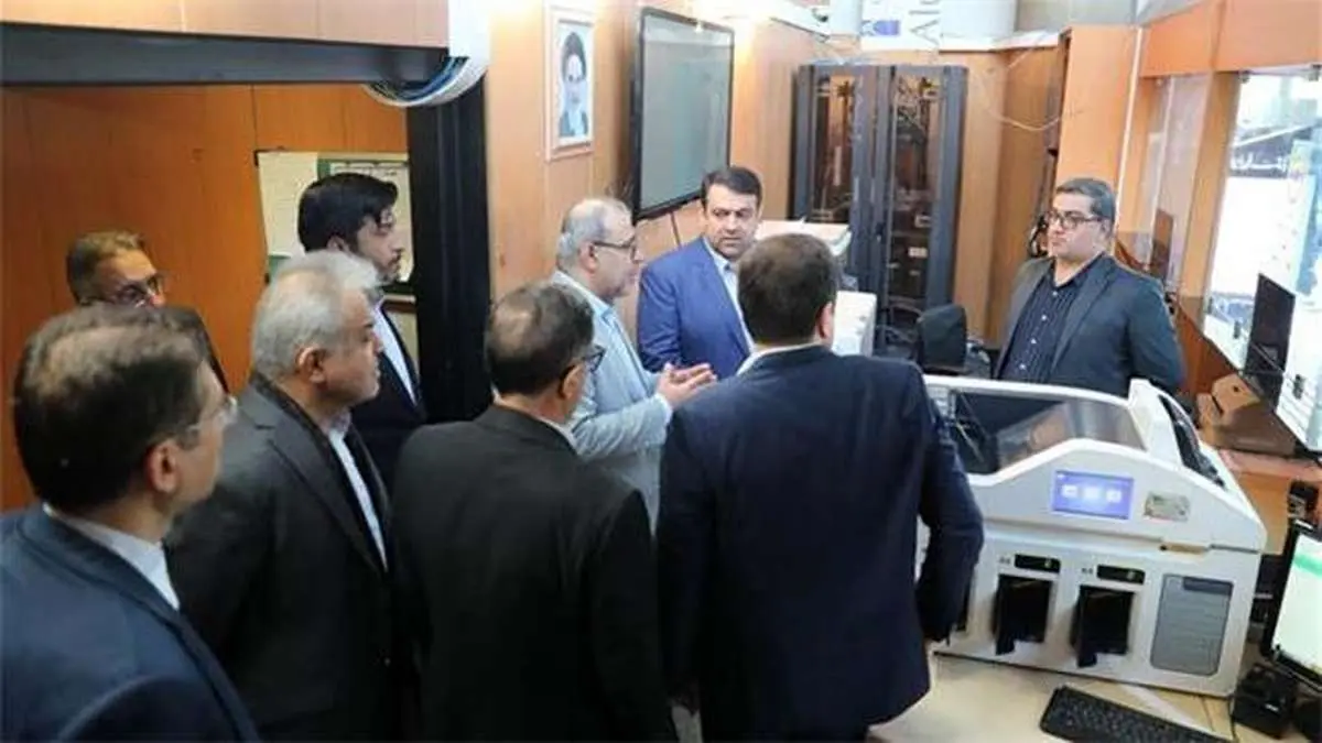 بازدید سرپرست بانک ملی ایران از خدمات بانکی و ارزی فرودگاه امام(ره)