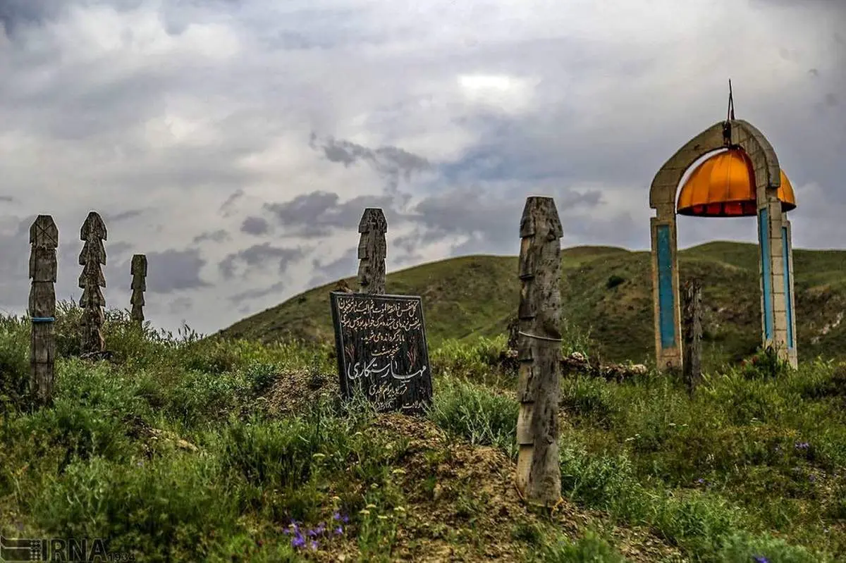 عجیب ترین گورستان های ایران/ تصاویر