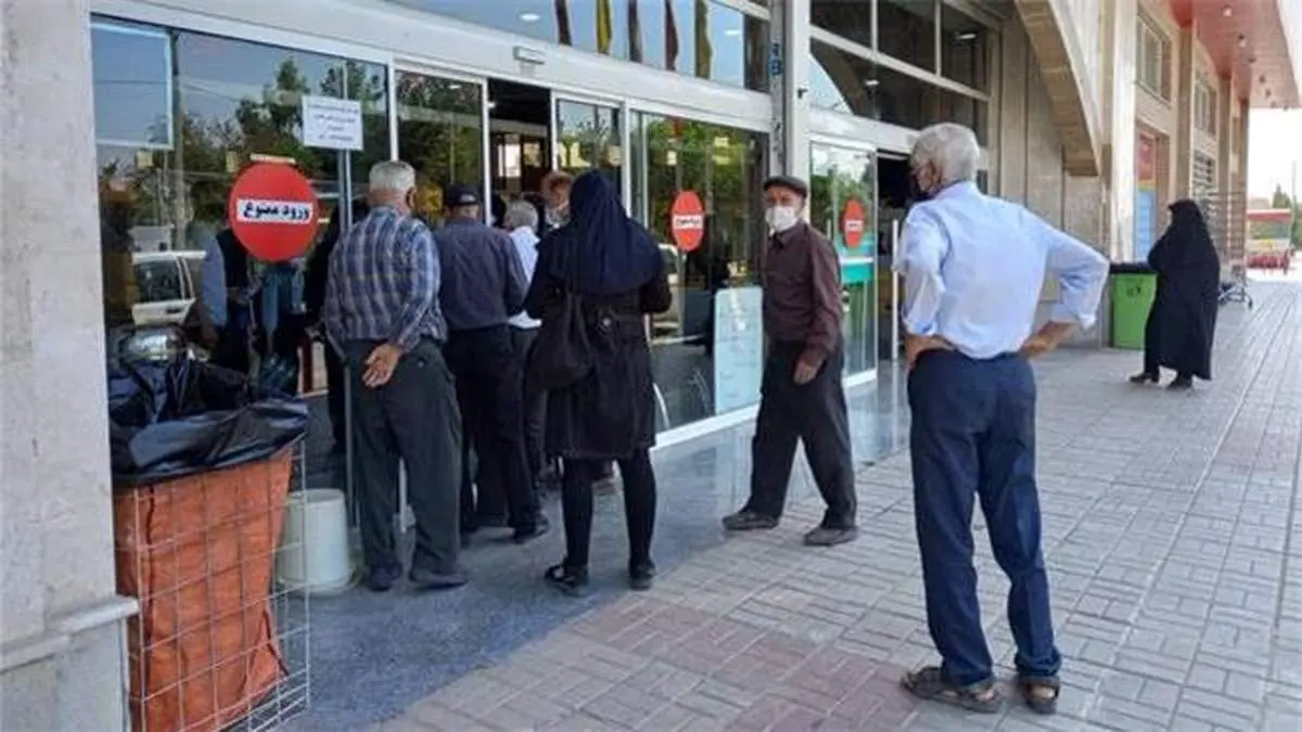 برای خرید مرغ در نصف جهان باید از قبل ثبتنام کرد/ ازدحام شهروندان به خاطر 6 هزار تومان اختلاف قیمت