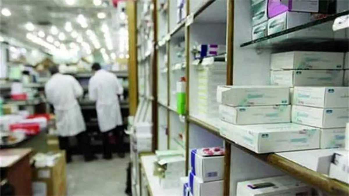 کمیاب شدن برخی داروهای ایرانی در داروخانهها / سازمان غذا و دارو ناظر باشد، نه مداخلهگر