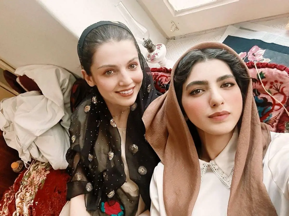 استایل ساحلی بنفشه ریاضی و مهسا حجازی در استانبول/ عکس