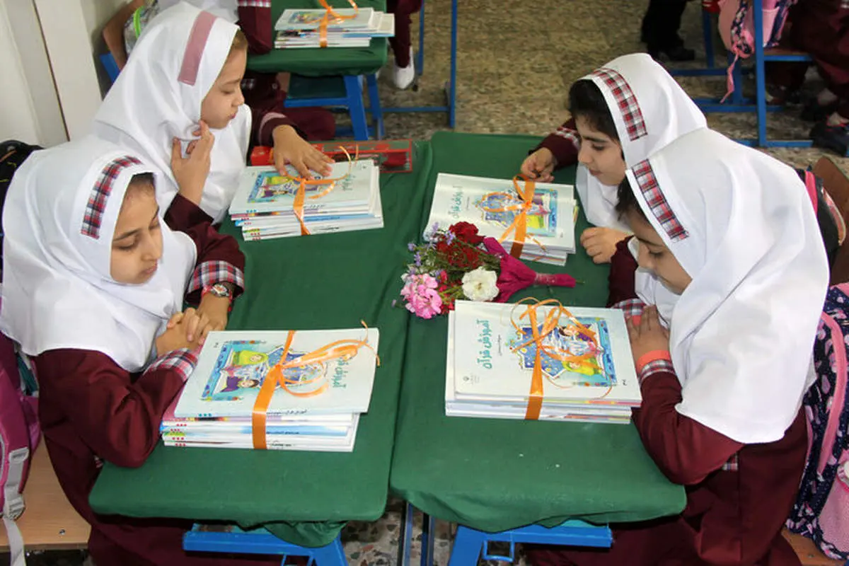 چرا برخی دانشآموزان کتاب درسی دریافت نکردند؟/ کمبودی نداریم